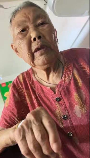 走失者照片 南通市寻人：八旬老太走失，穿红色上...