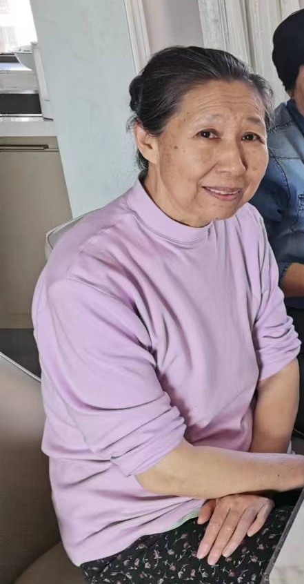 走失者照片 哈尔滨市寻人：六旬老太走失，穿红色...
