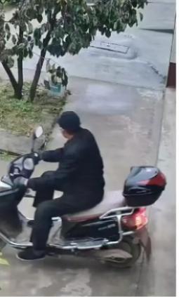 走失者照片 渭南市寻人：六旬老人走失，穿黑色衣...
