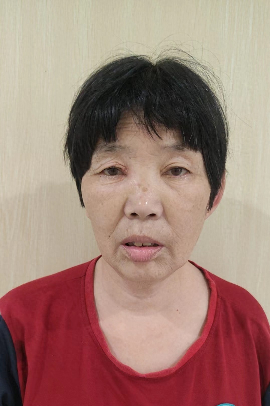 走失者照片 福州市寻亲：五旬女子被救助，穿花上...