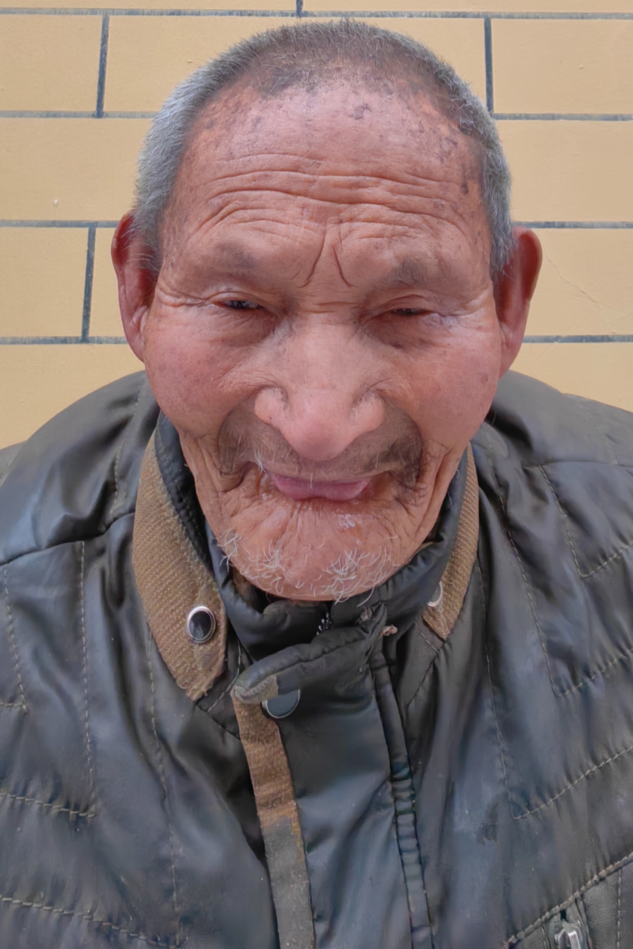 走失者照片 咸阳市寻亲：七旬老人被救助，高1米...