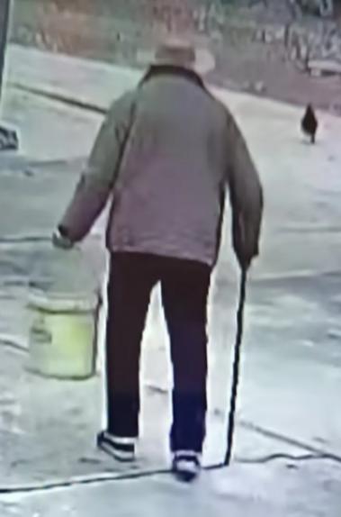 走失者照片 岳阳市寻人：八旬老人走失，穿浅色带...