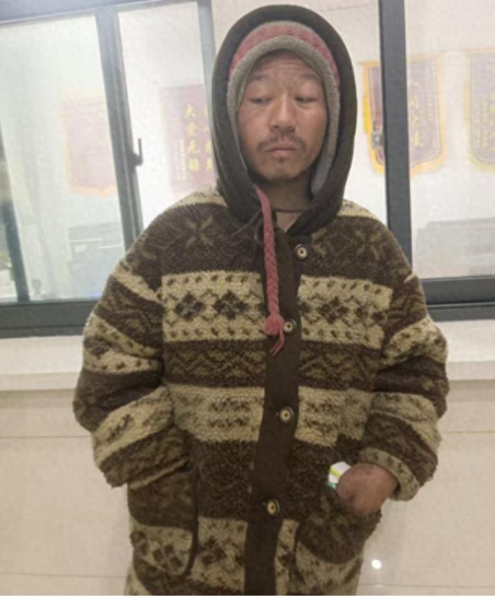 走失者照片 洛阳市寻亲：中年男子被救助，穿棕色...
