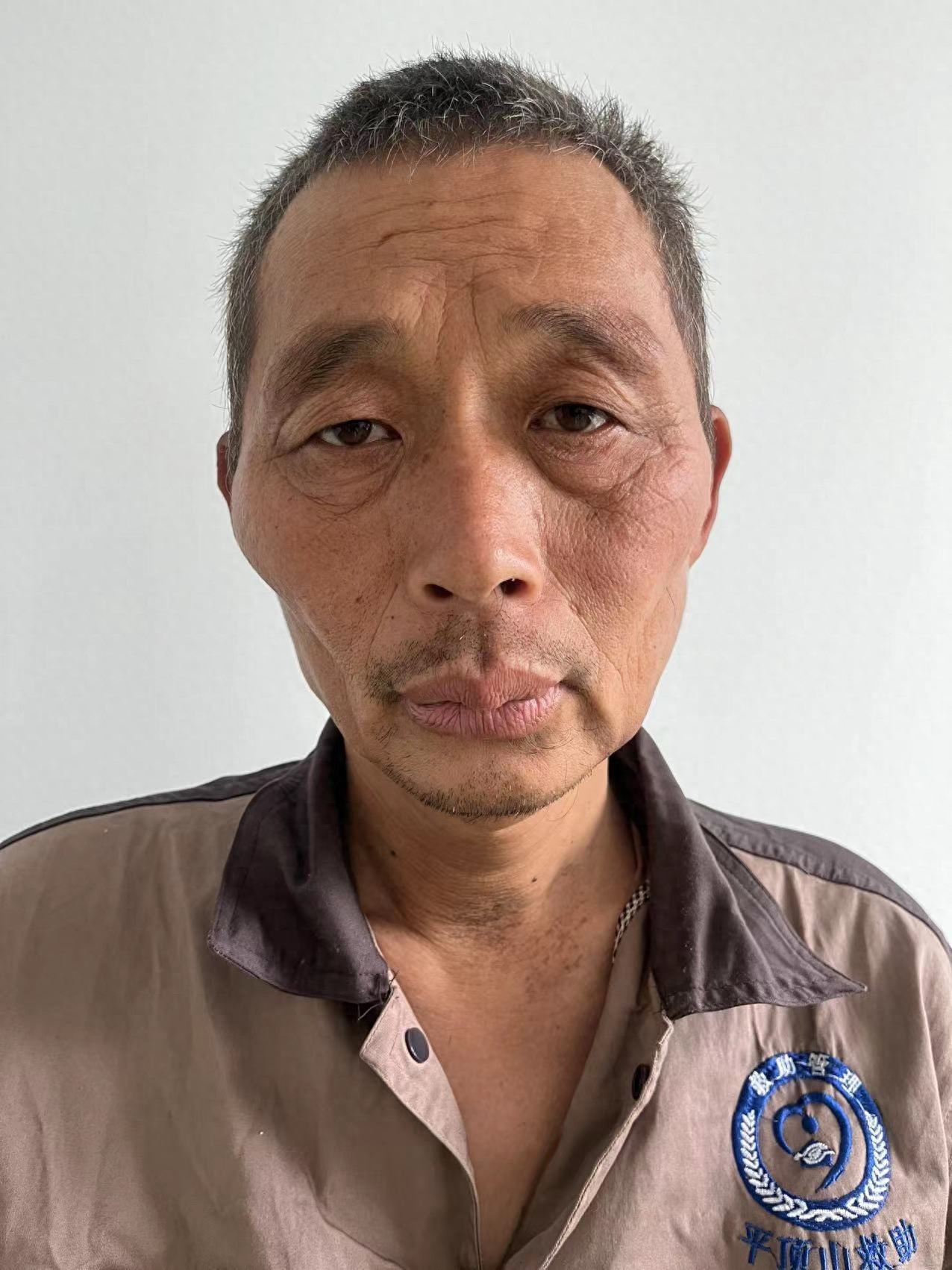 走失者照片 平顶山市寻亲：五旬男子被救助，穿蓝...