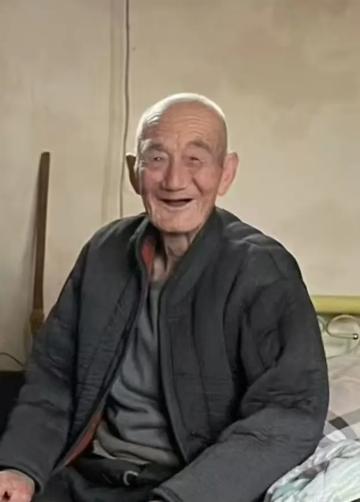走失者照片 菏泽市寻人：八旬老人走失，偏瘦，骑...