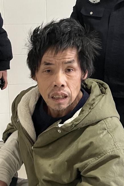 走失者照片 湘西州寻亲：六旬老人被救助，穿绿色...