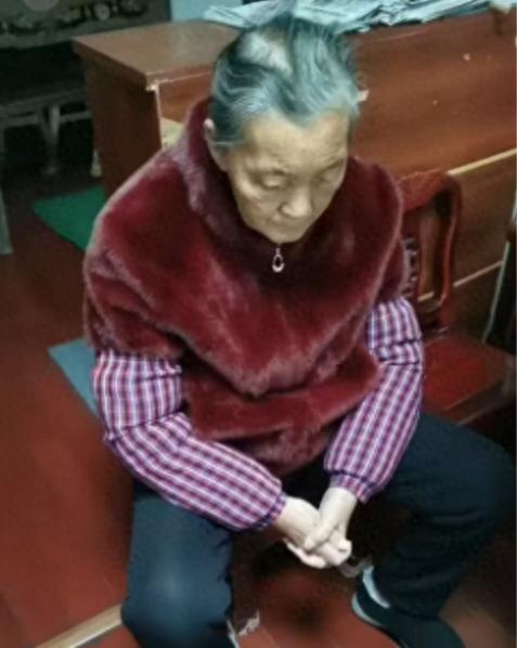 走失者照片 上海市寻人：八旬老太走失，患小脑萎...