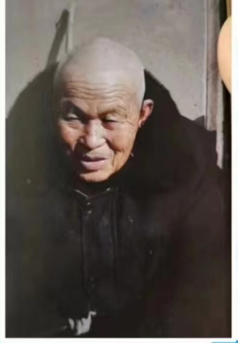 走失者照片 阜阳市寻人：八旬老人走失，穿白色短...