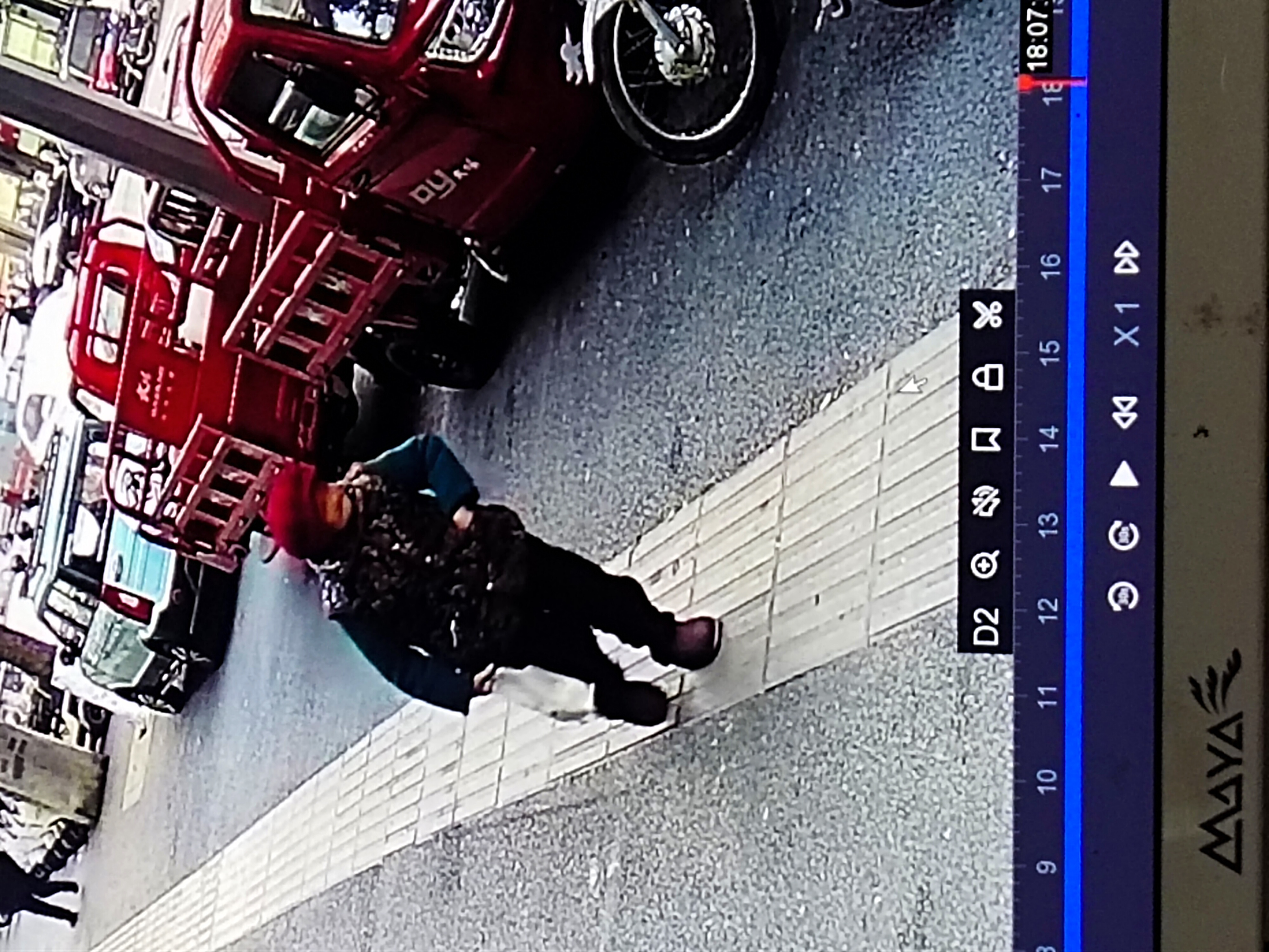 走失者照片 南充市寻人：八旬老太走失，戴红色帽...