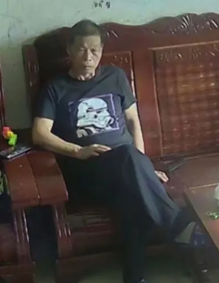 走失者照片 梧州市岑溪市寻人：七旬老人走失，穿...
