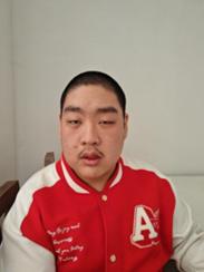 走失者照片 北京市寻亲：青年男子被救助，穿红色...