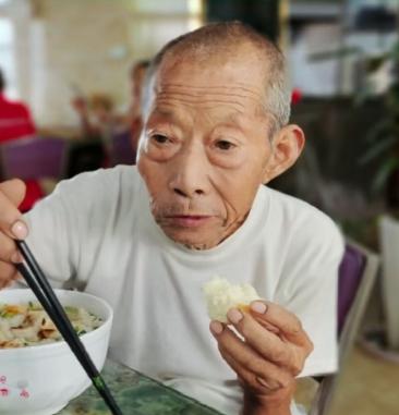 走失者照片 渭南市寻人：七旬老人走失，拿木棍，...