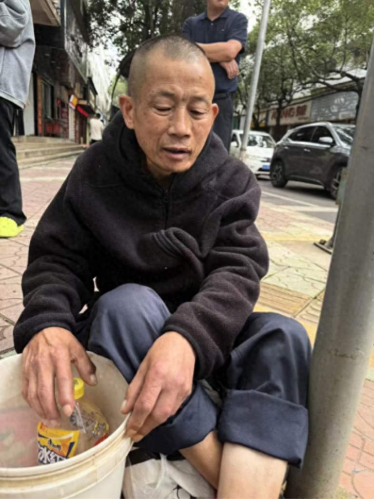 走失者照片 昆明市寻亲：五旬男子被救助，自述叫...