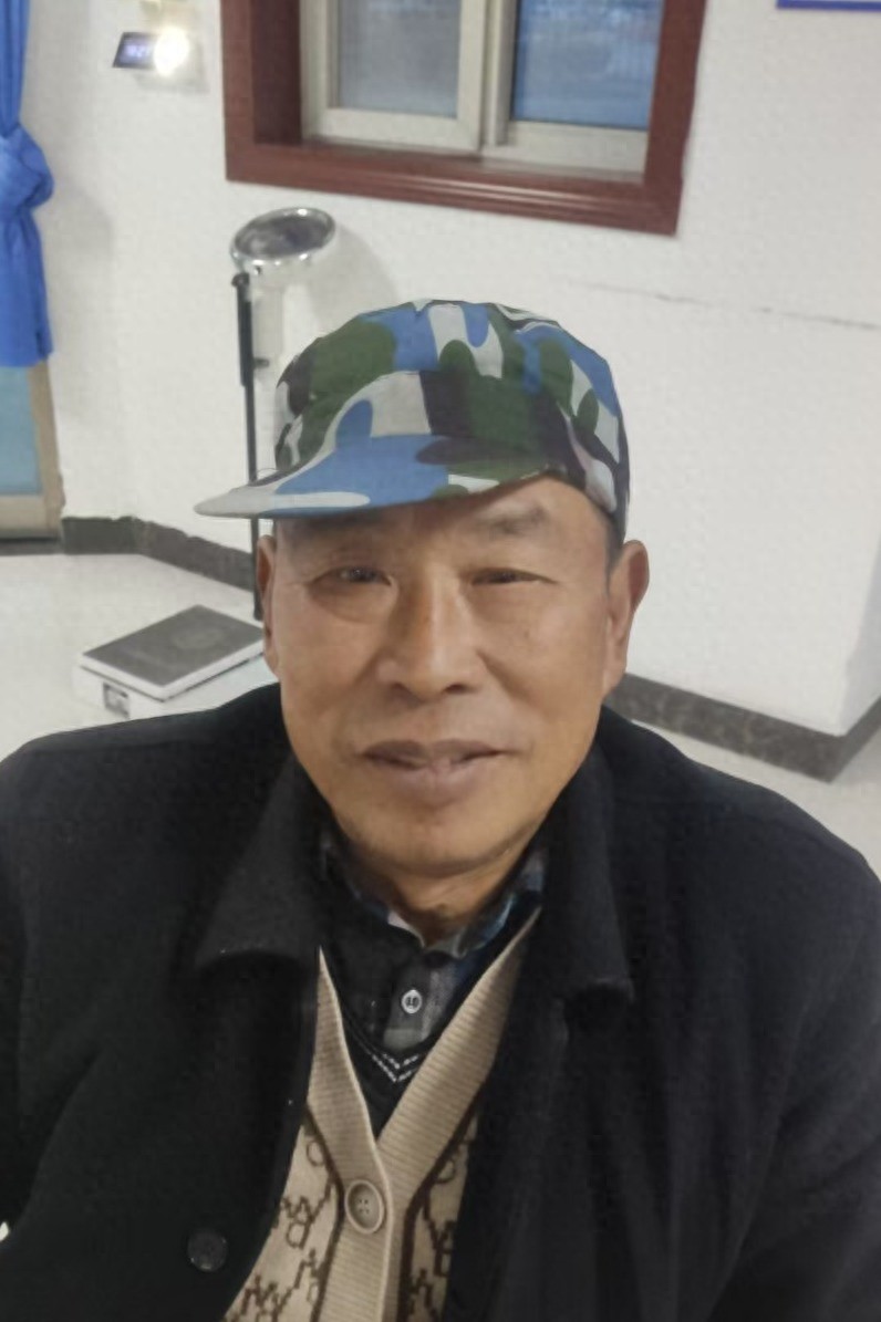 走失者照片 许昌市寻亲：七旬老人被救助，穿黑色...