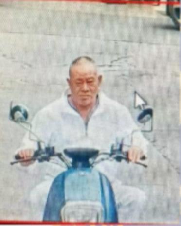 走失者照片 曲靖市寻人：六旬老人走失，穿白色丧...