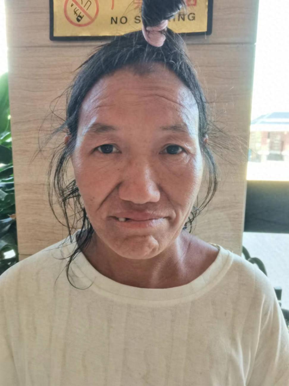 走失者照片 抚州市寻亲：五旬女子被救助，穿白色...