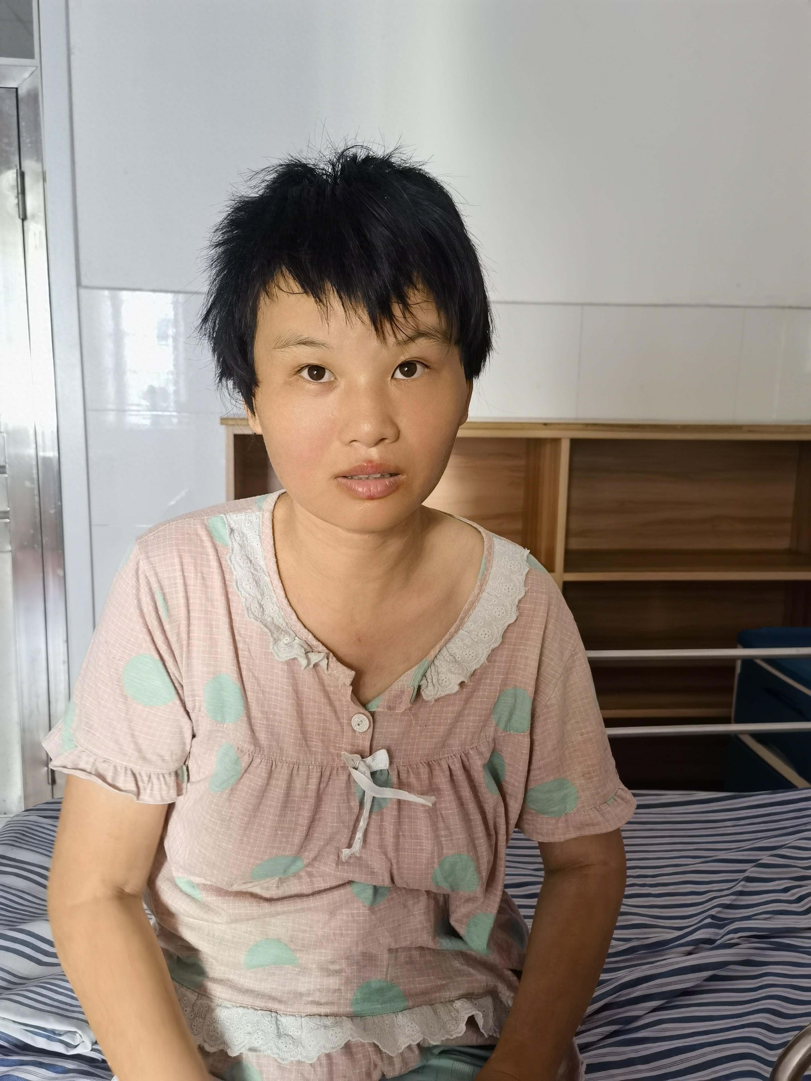 走失者照片 株洲市寻亲：青年女子被救助，短发，...
