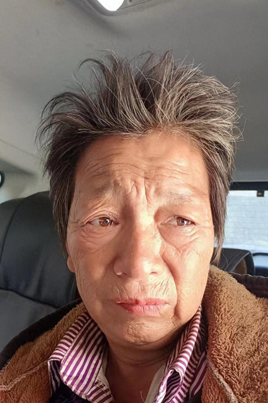 走失者照片 南阳市寻亲：六旬老太被救助，穿花上...