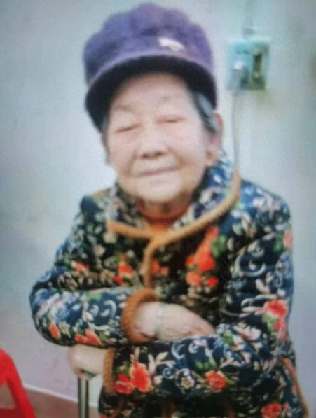 走失者照片 荆州市石首市寻人：八旬老太走失，穿...