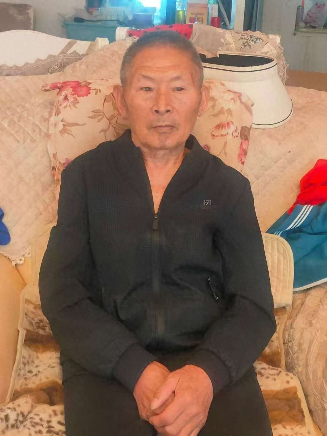走失者照片 黔南州寻人：七旬老人走失，穿黑色外...