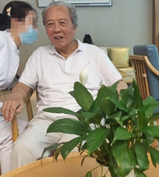 走失者照片 厦门市寻人：七旬老人走失，穿白色上...