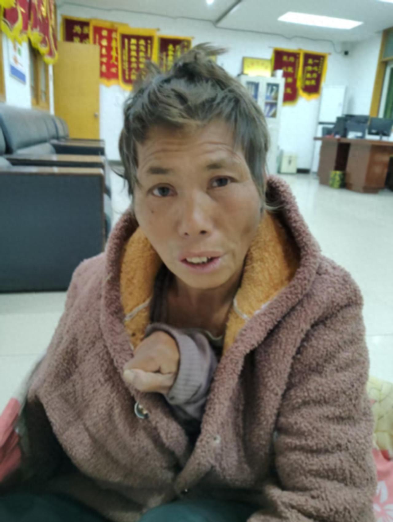 走失者照片 周口市寻亲：五旬女子被救助，肢体残...