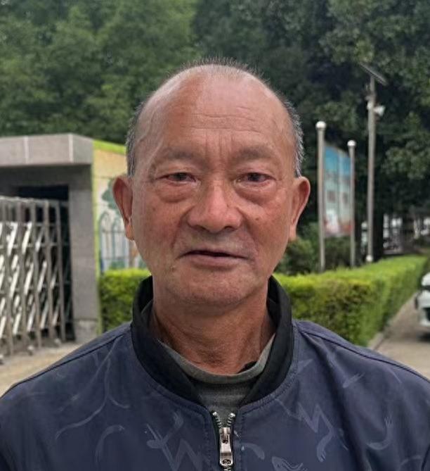 走失者照片 驻马店市寻亲：六旬老人被救助，穿蓝...