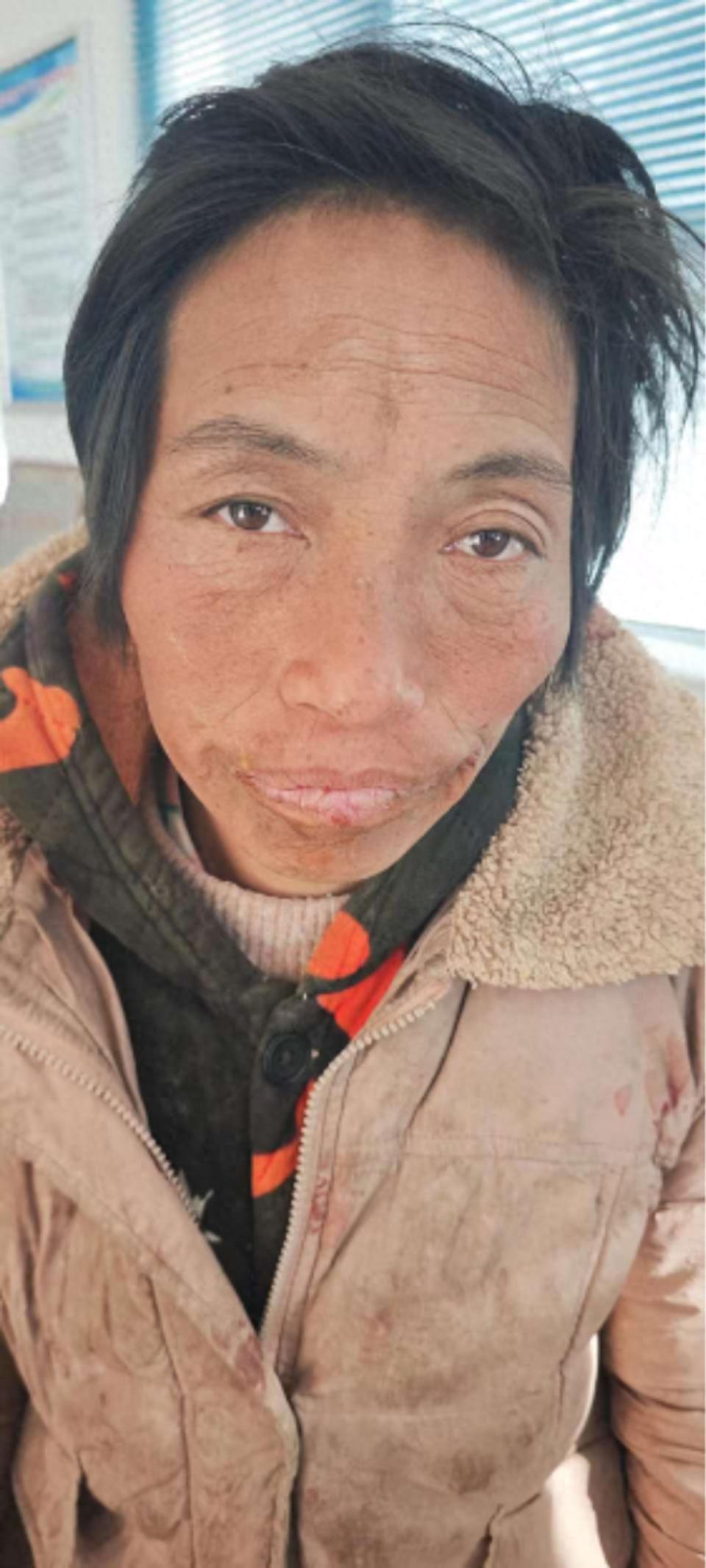 走失者照片 周口市寻亲：五旬女子被救助，穿米黄...
