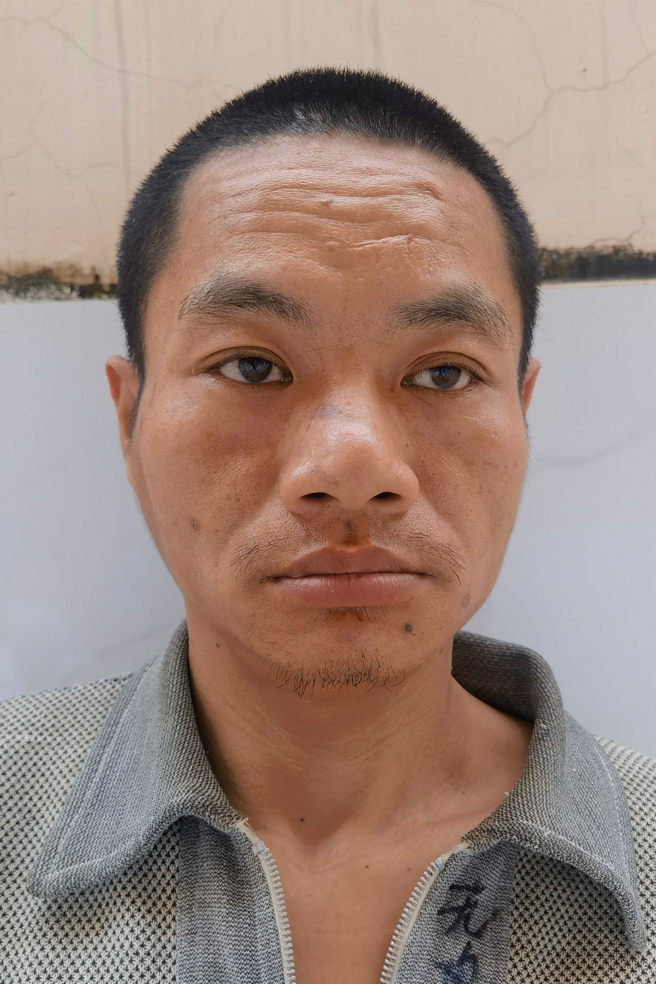 走失者照片 玉林市寻亲：青年男子被救助，穿牛仔...