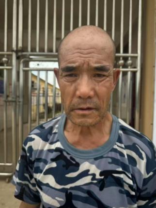 走失者照片 信阳市寻亲：六旬老人被救助，穿迷彩...