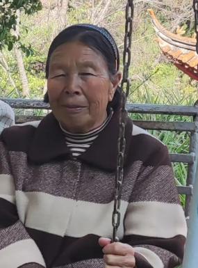 走失者照片 昆明市寻人：七旬老太走失，戴粉色遮...