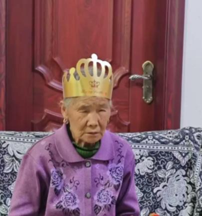 走失者照片 大理州大理市寻人：七旬老太走失，穿...
