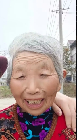 走失者照片 徐州市寻人：八旬老太走失，穿粉红色...