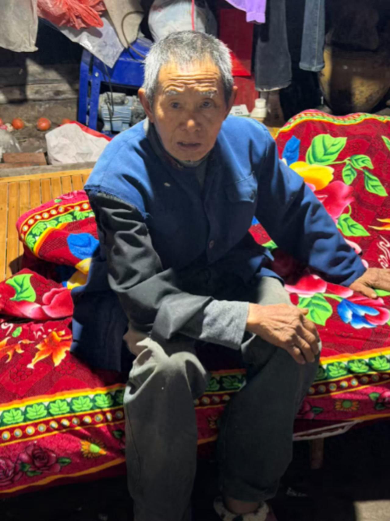 走失者照片 达州市寻人：七旬老人走失，穿深灰色...