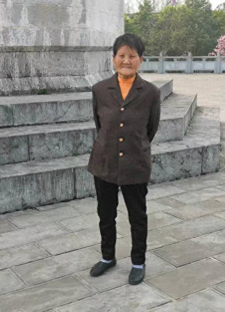 走失者照片 孝感市汉川市寻人：八旬老太走失，穿...