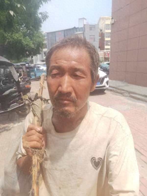 走失者照片 周口市寻亲：五旬男子被救助，穿白色...
