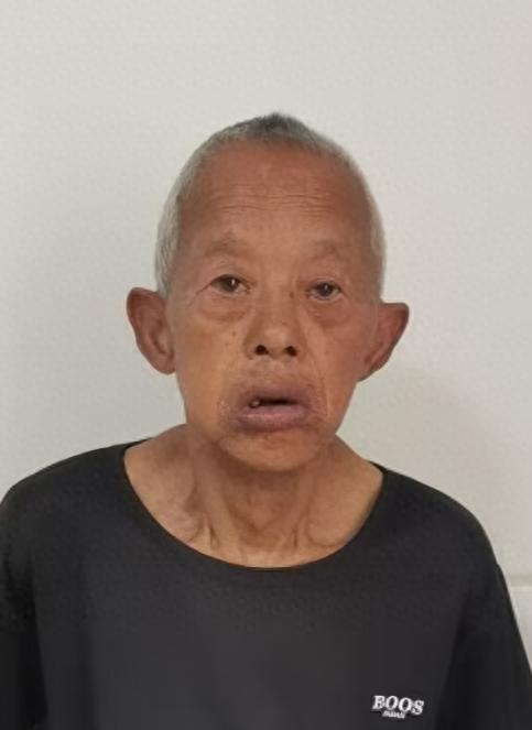 走失者照片 盐城市寻亲：七旬老人被救助，穿黑色...