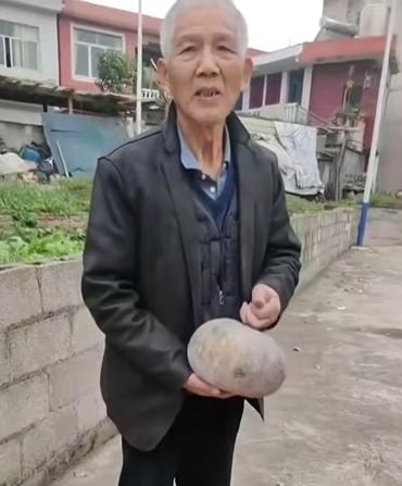 走失者照片 贵阳市寻人：七旬老人走失，穿灰蓝相...