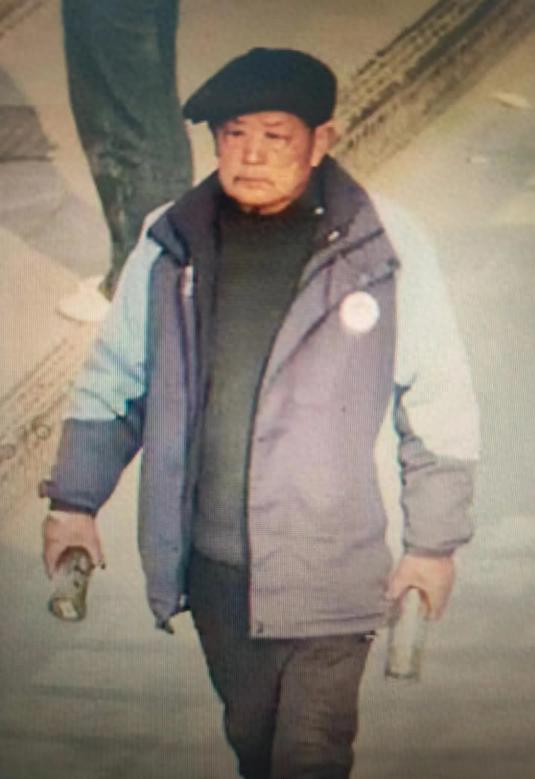 走失者照片 淮南市寻人：六旬老人走失，穿黑白相...