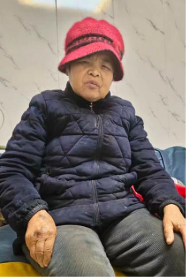 走失者照片 重庆市寻人：七旬老太走失，穿蓝色碎...