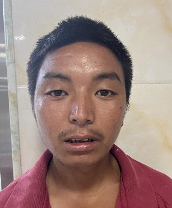 走失者照片 钦州市寻亲：青年男子被救助，穿红色...