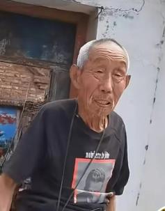 走失者照片 商丘市寻人：九旬老人走失，穿黑色短...