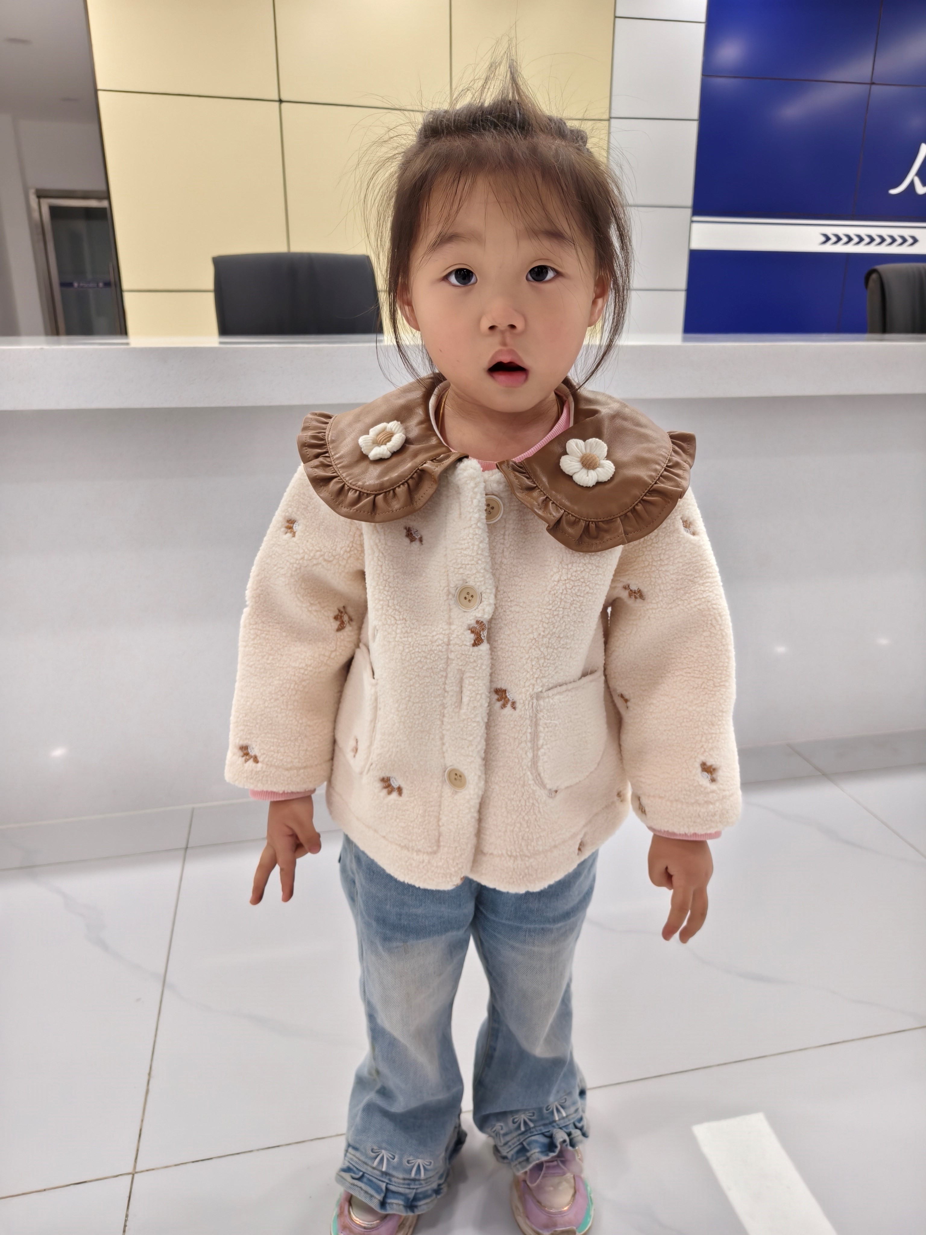 走失者照片 重庆市寻亲：3岁女孩被救助，裹蓝色...