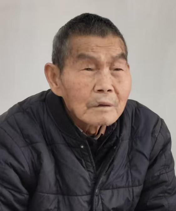 走失者照片 六盘水市寻人：八旬老人走失，穿黑色...