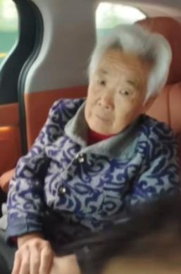 走失者照片 临汾市侯马市寻人：八旬老太走失，患...