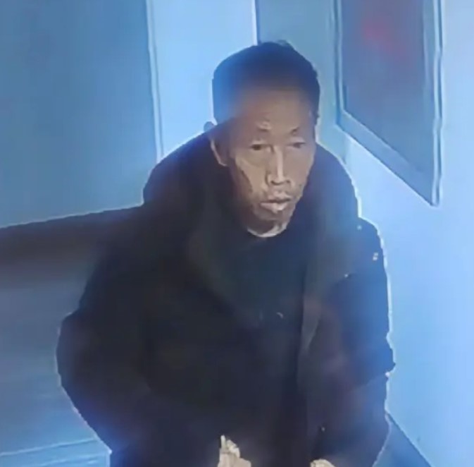 走失者照片 吕梁市寻人：六旬老人走失，穿黑色羽...