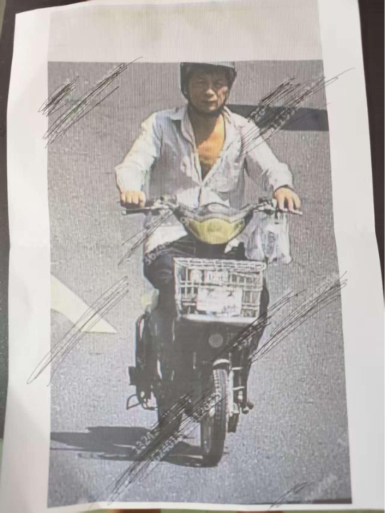 走失者照片 惠州市寻人：六旬老人走失，穿白色衬...
