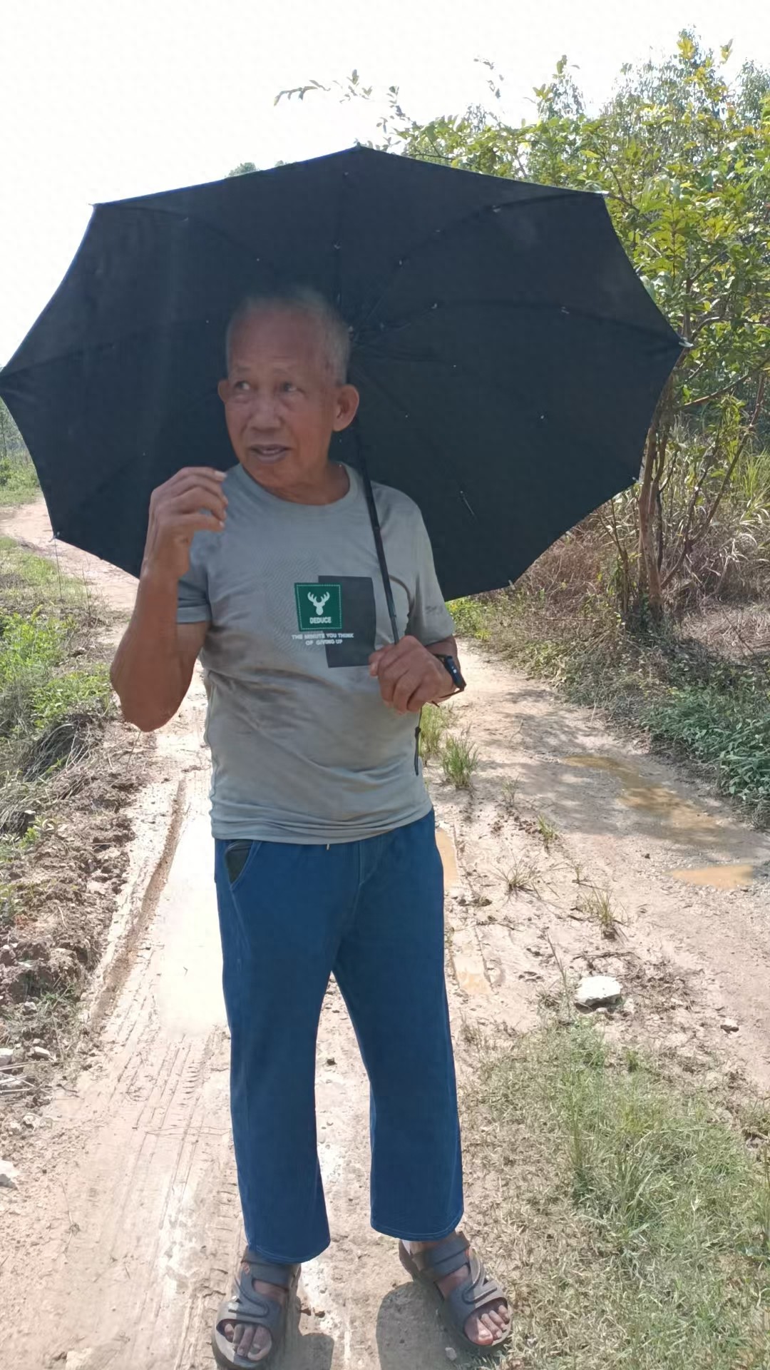 走失者照片 钦州市寻人：七旬老人走失，穿浅蓝色...