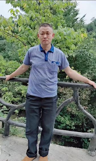 走失者照片 达州市寻人：六旬老人走失，穿蓝色条...
