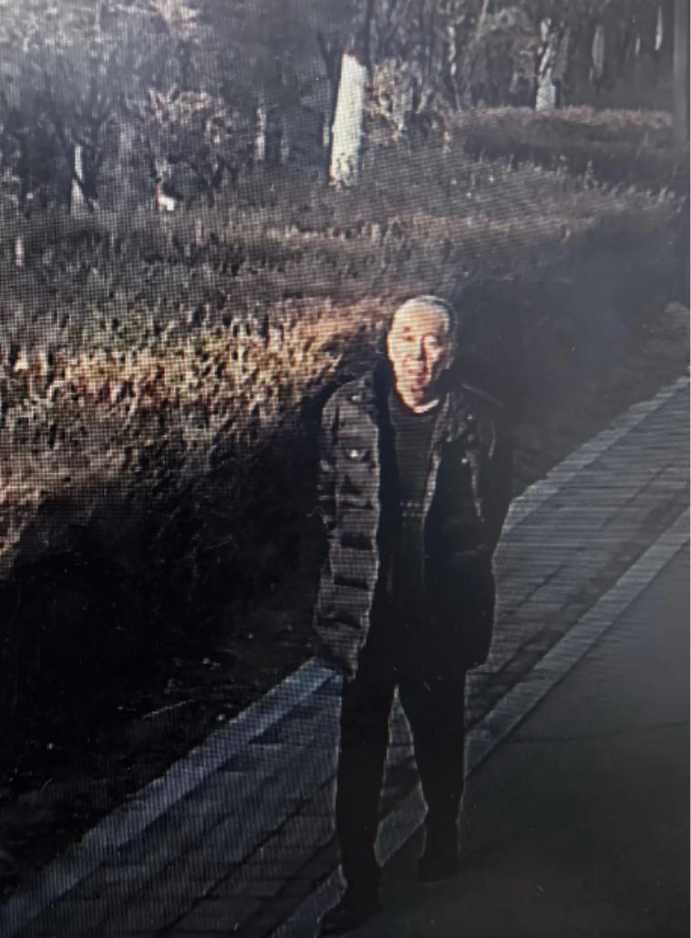 走失者照片 大同市寻人：六旬老人走失，穿黑色羽...
